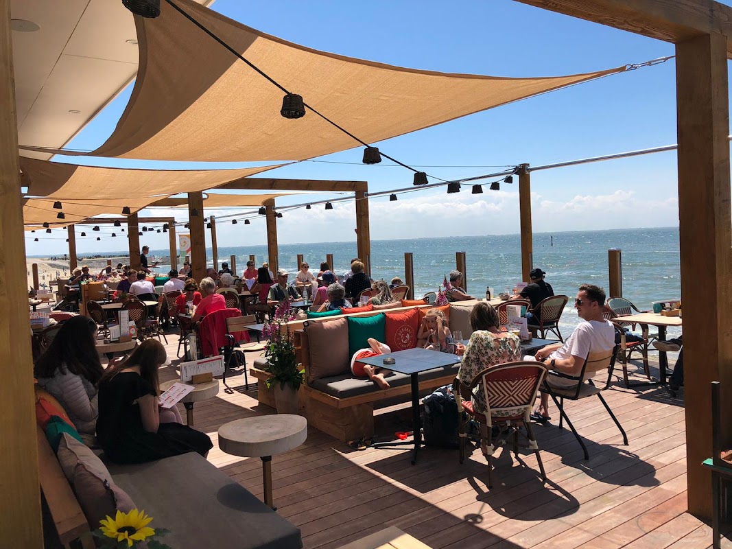 BomBaai Strandbar in Zoutelande