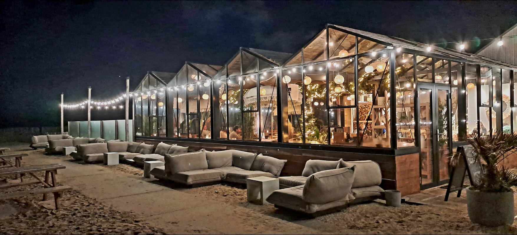 Strandpaviljoen SandCbar in Katwijk